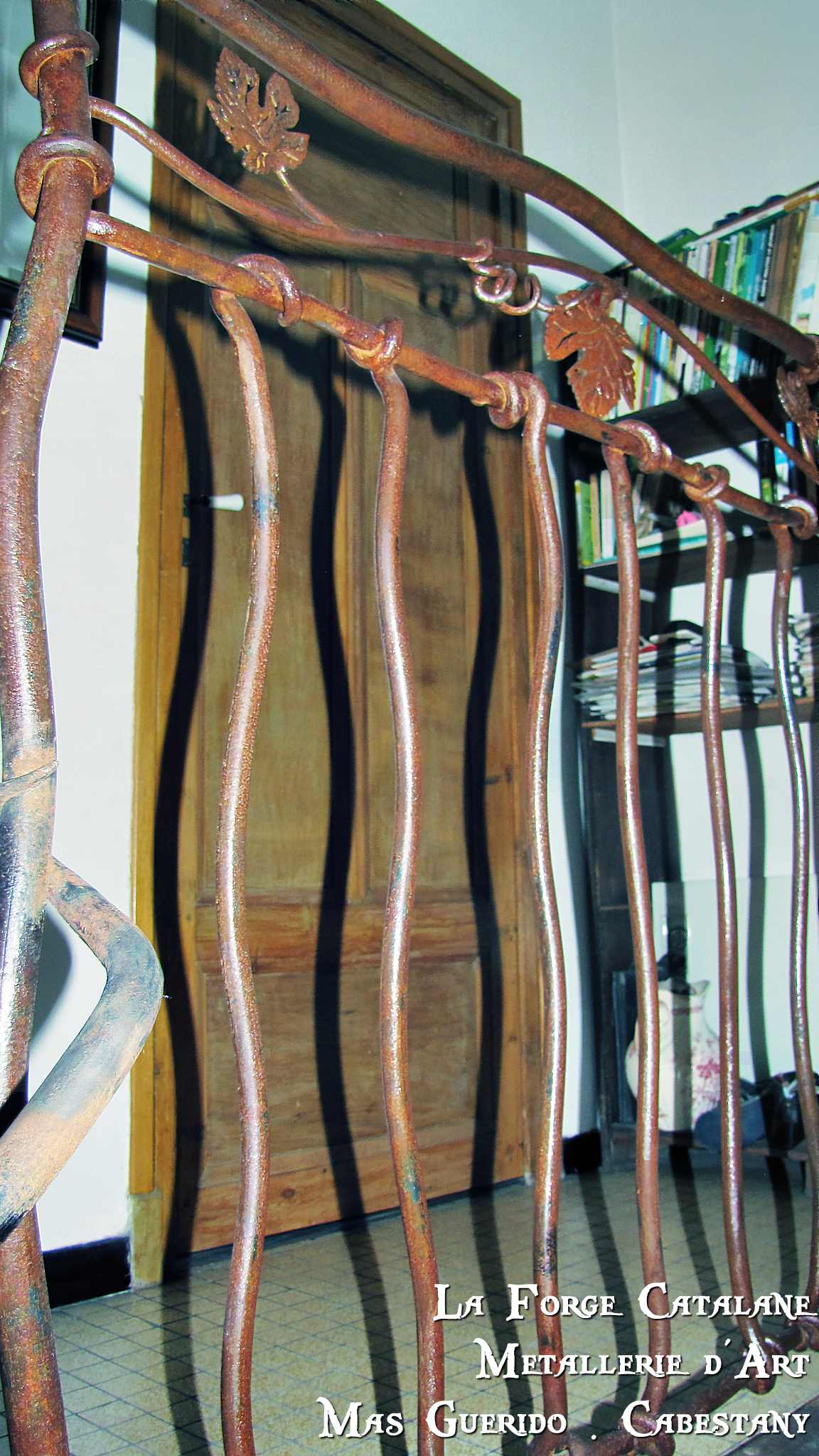 garde corps vigne vegetal barreaux tordus forge catalane 2.jpg